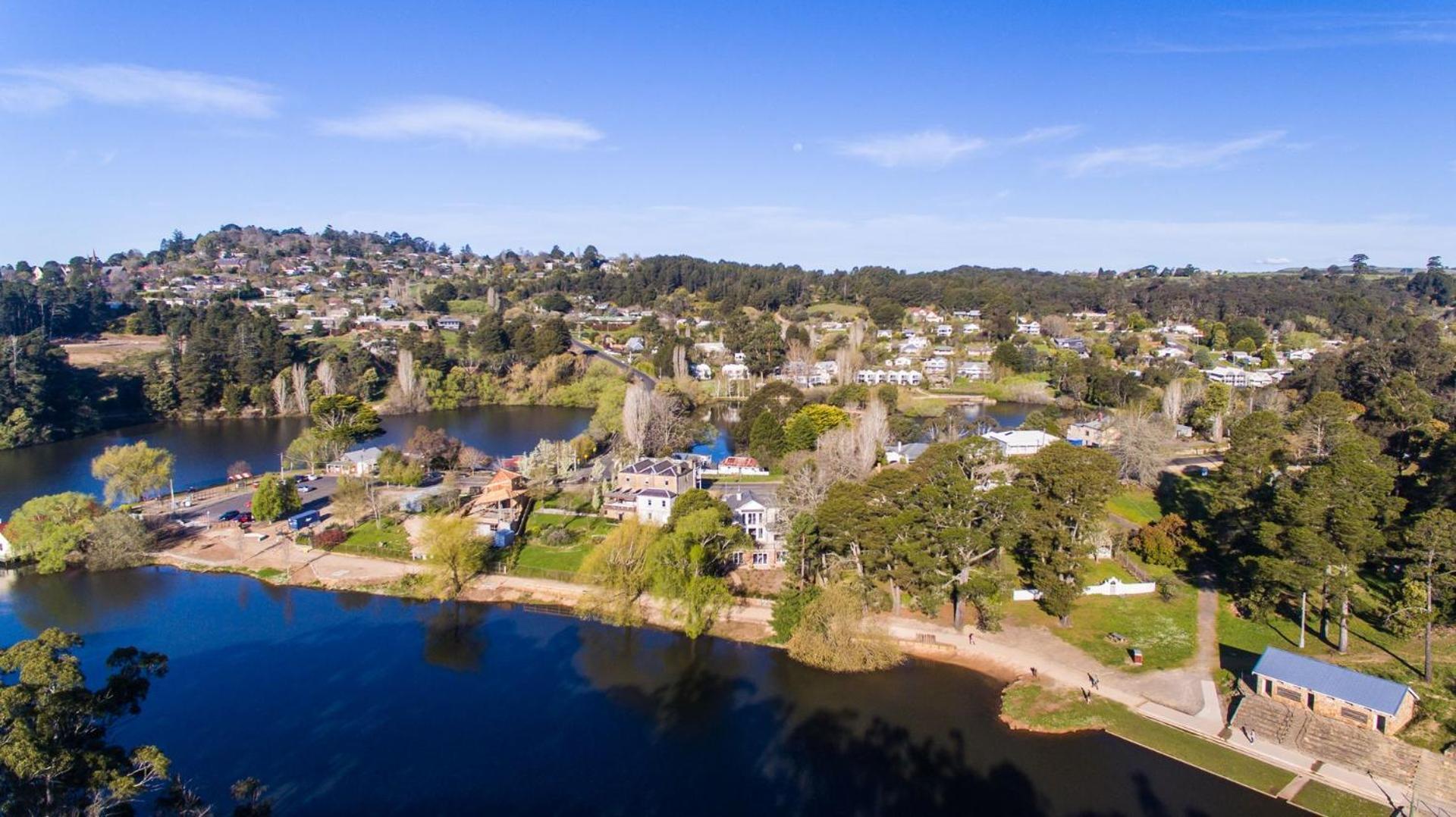 Lakes Edge Holiday home *